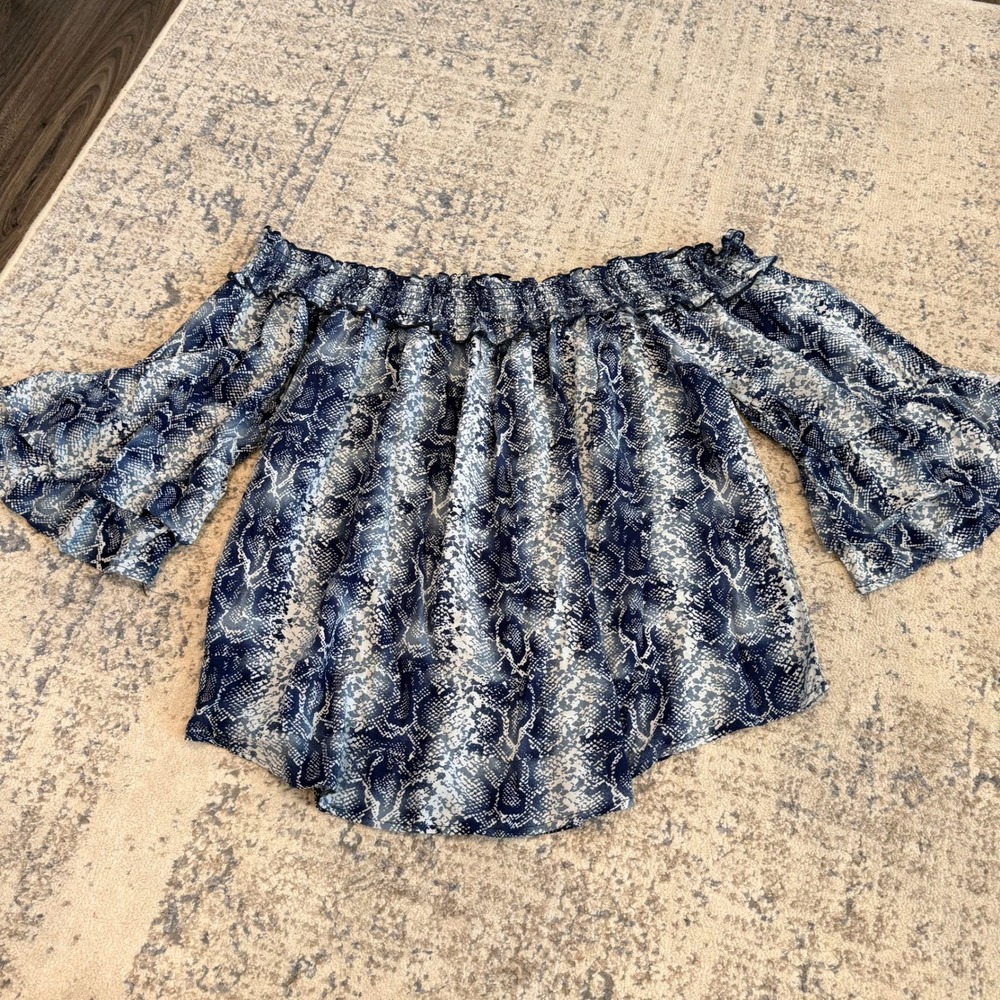 RUE21 Rue+ Blue Snakeskin‎ Off The Shoulder Bell Sleeve Blouse Size 3X